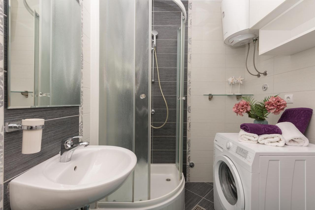 Long Apartment Makarska Bagian luar foto
