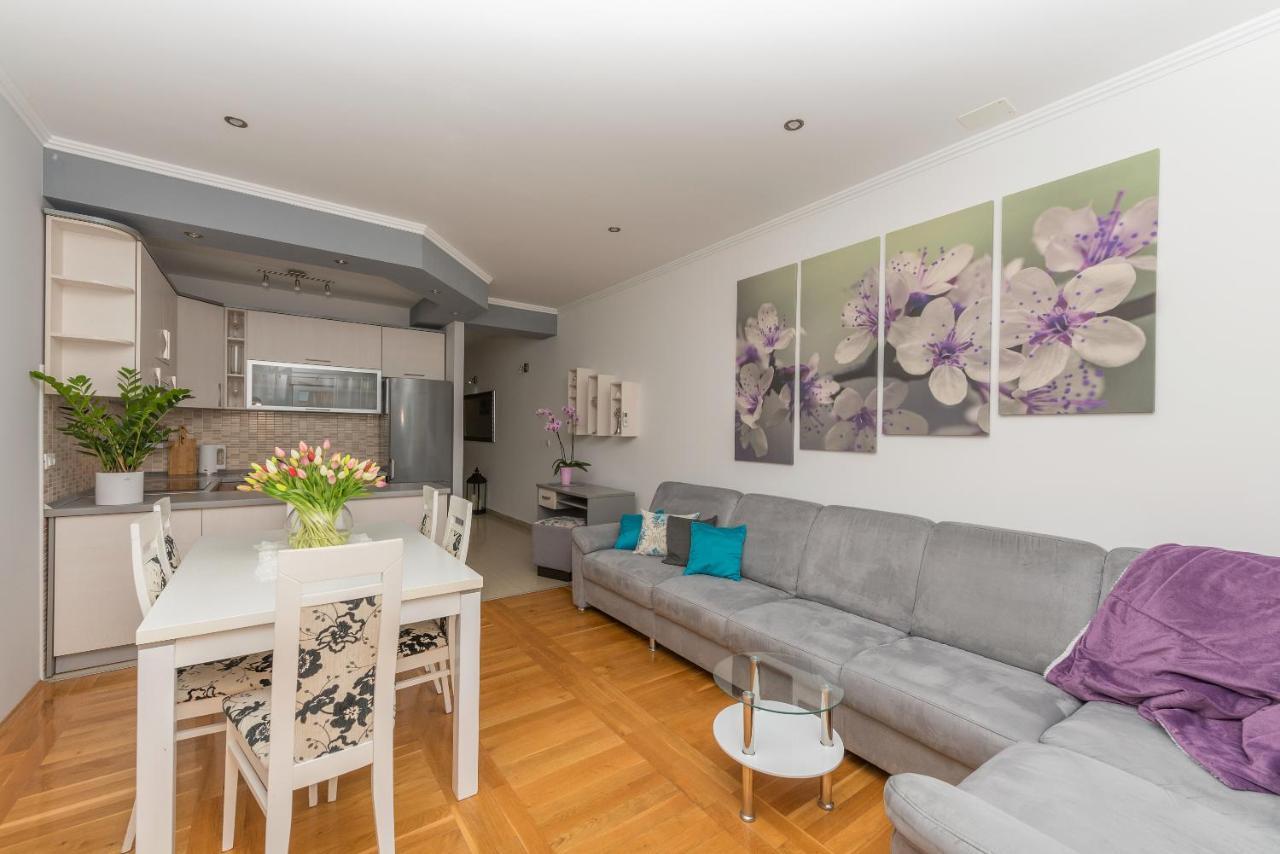 Long Apartment Makarska Bagian luar foto