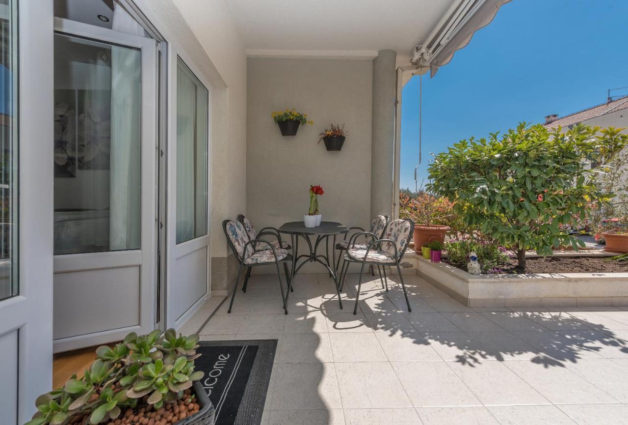 Long Apartment Makarska Bagian luar foto