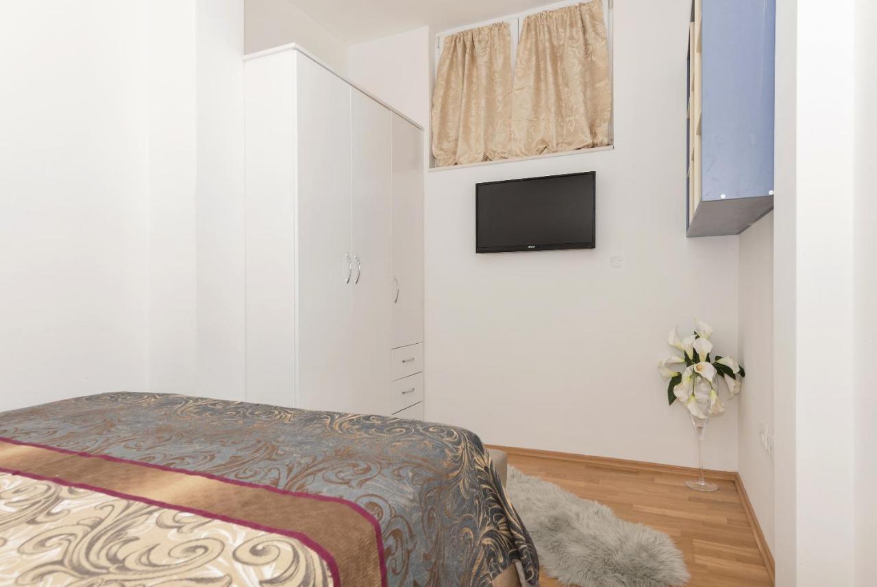 Long Apartment Makarska Bagian luar foto