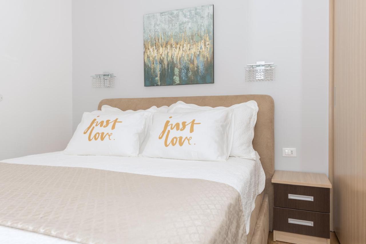 Long Apartment Makarska Bagian luar foto