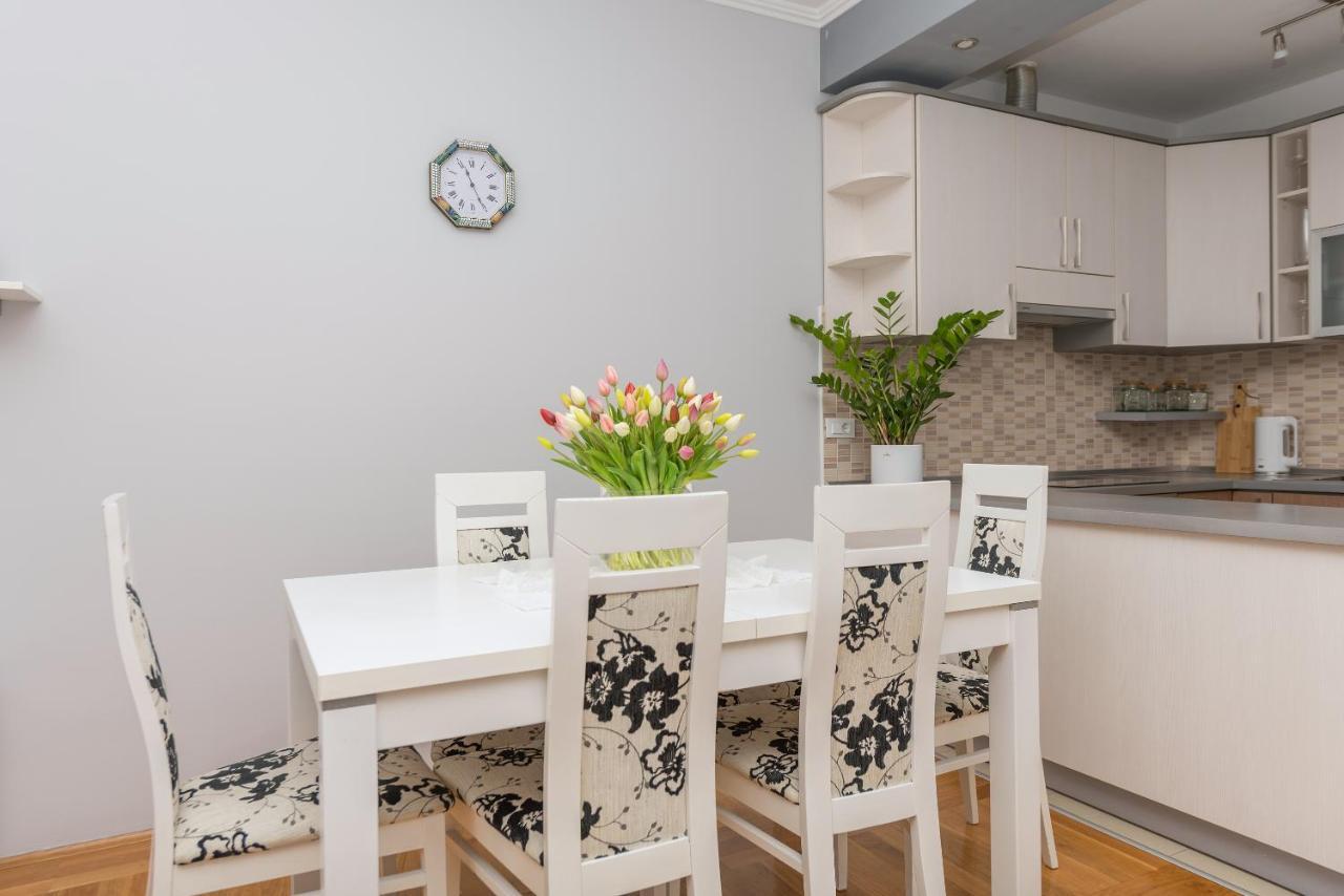 Long Apartment Makarska Bagian luar foto