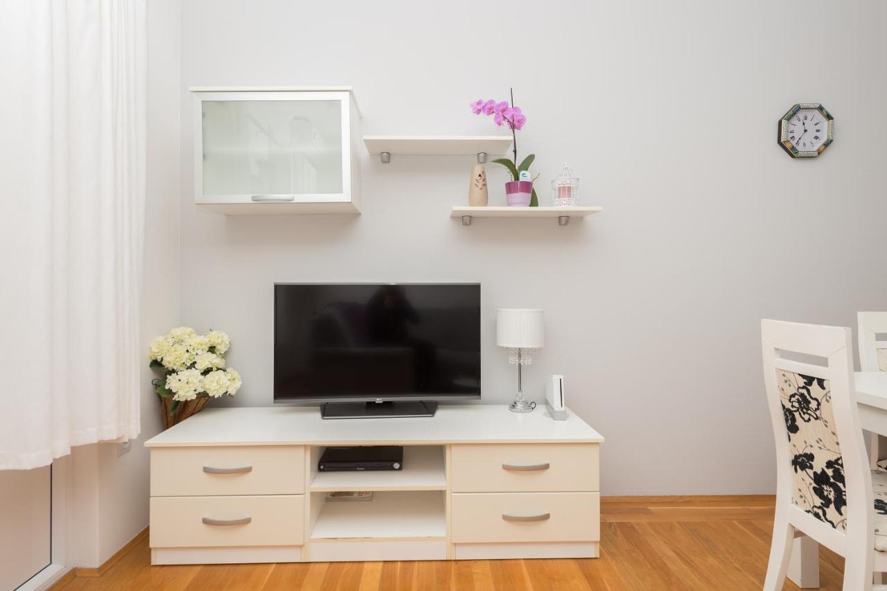 Long Apartment Makarska Bagian luar foto