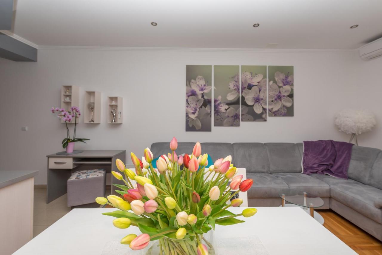 Long Apartment Makarska Bagian luar foto