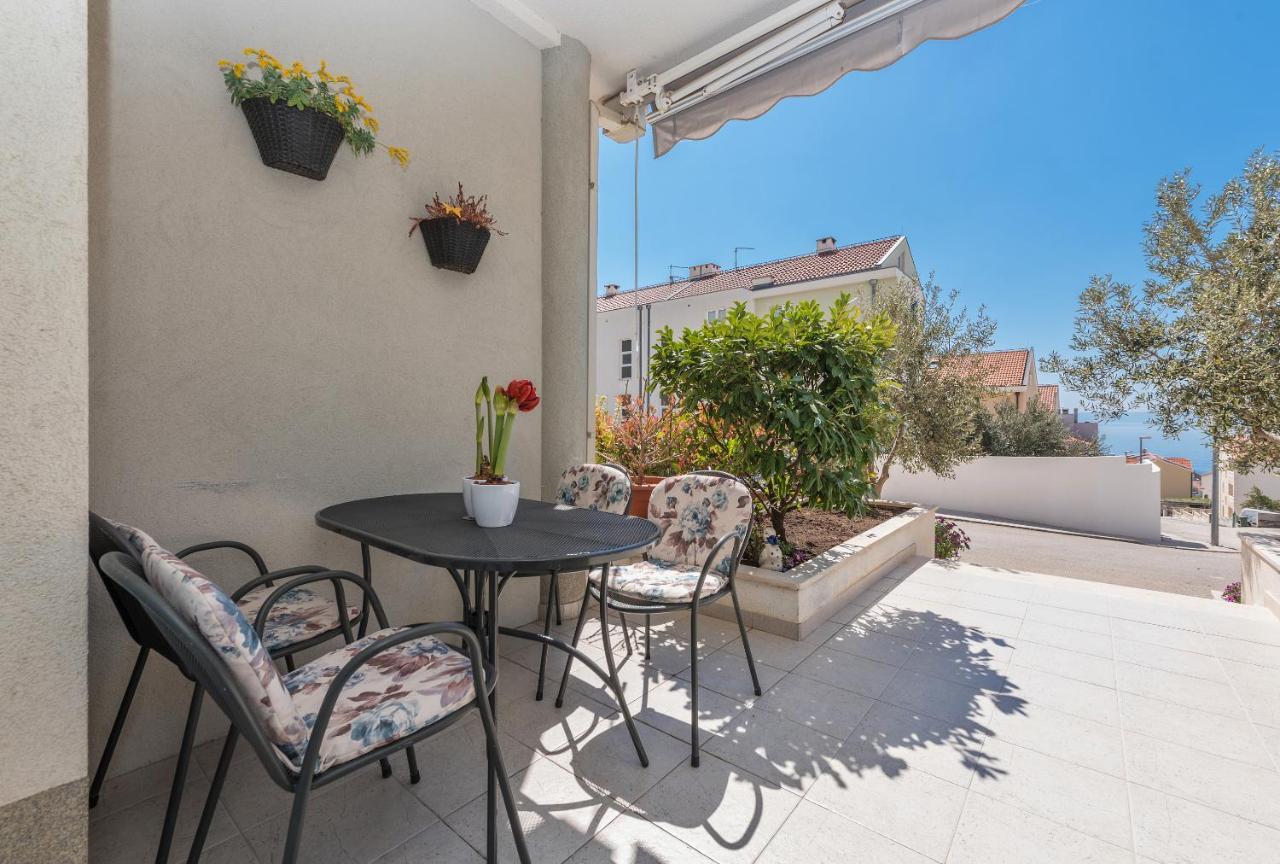 Long Apartment Makarska Bagian luar foto
