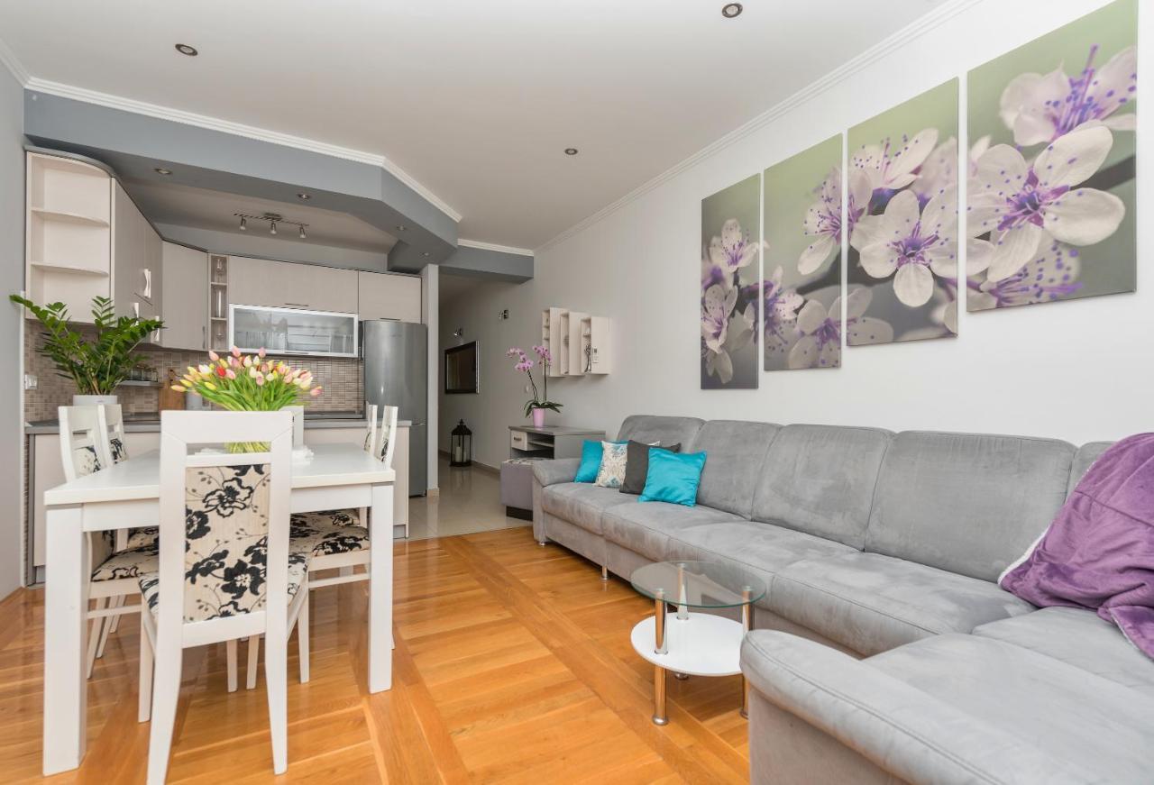 Long Apartment Makarska Bagian luar foto