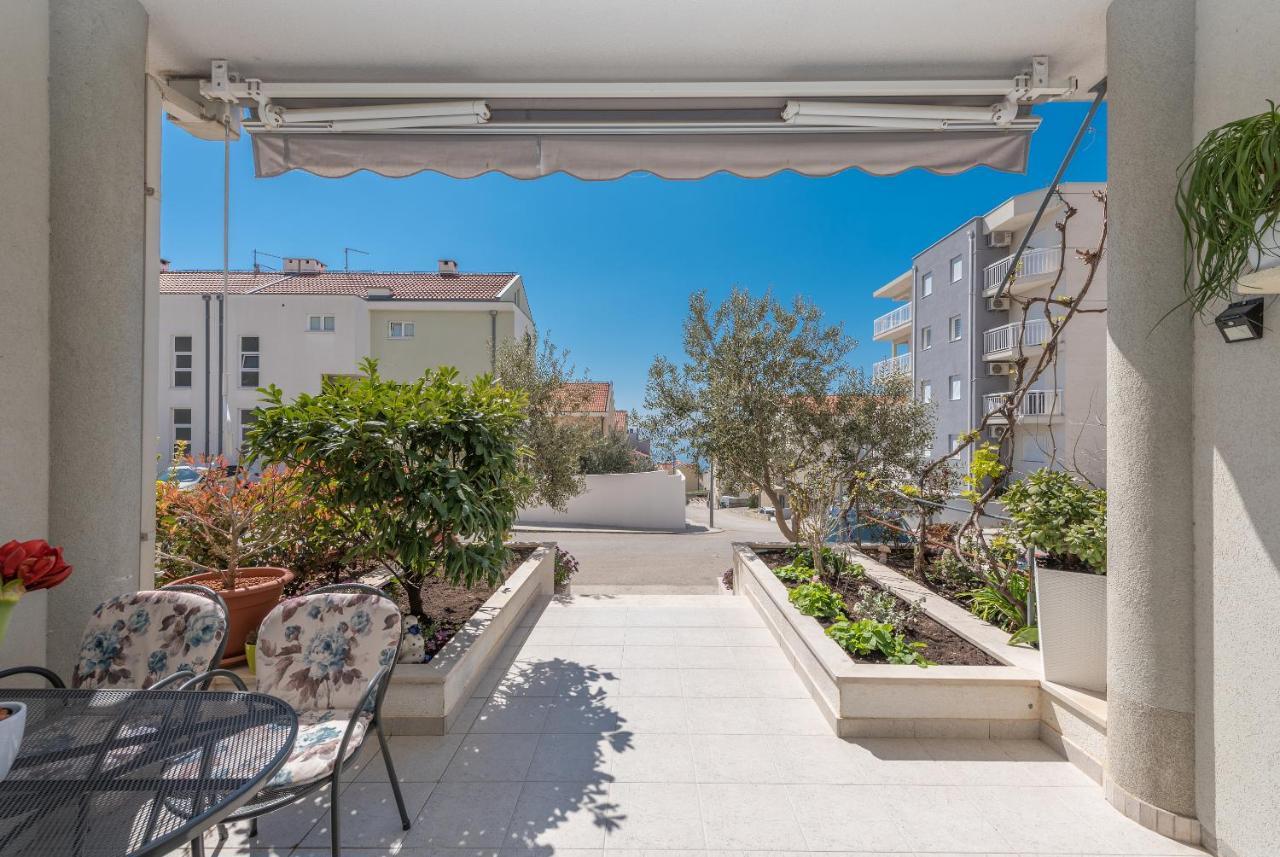 Long Apartment Makarska Bagian luar foto