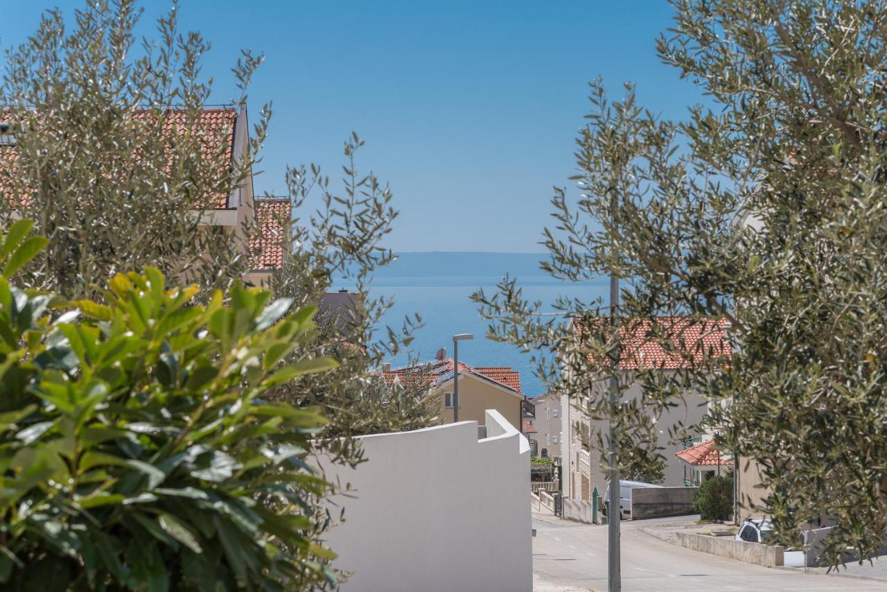 Long Apartment Makarska Bagian luar foto