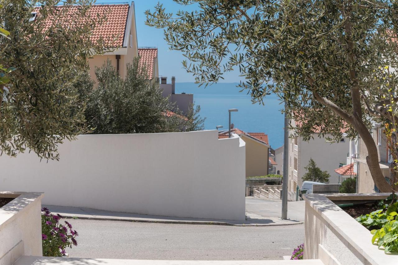Long Apartment Makarska Bagian luar foto