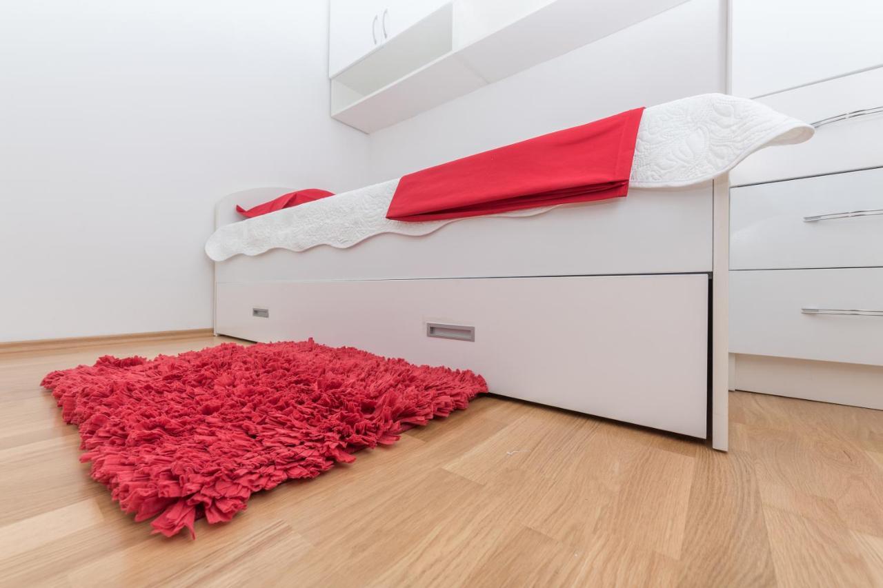Long Apartment Makarska Bagian luar foto