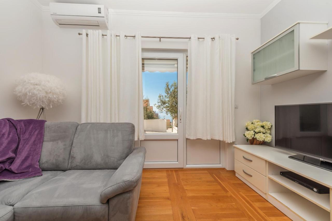 Long Apartment Makarska Bagian luar foto