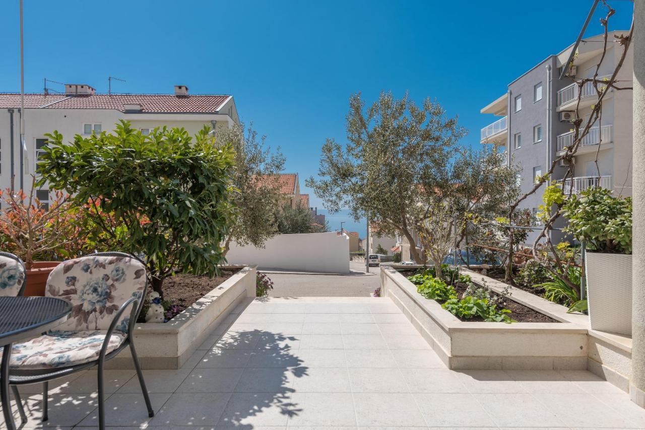 Long Apartment Makarska Bagian luar foto