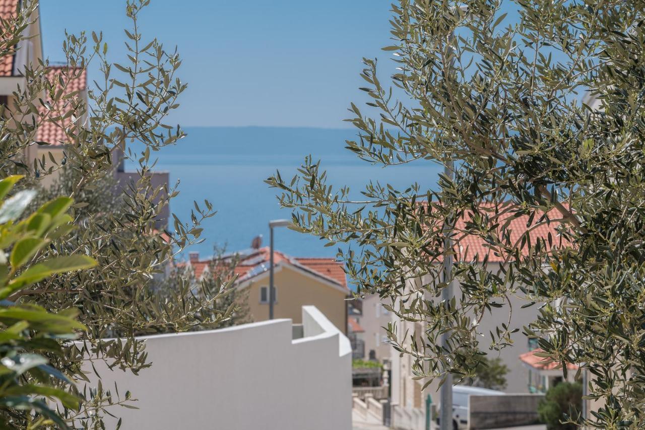 Long Apartment Makarska Bagian luar foto