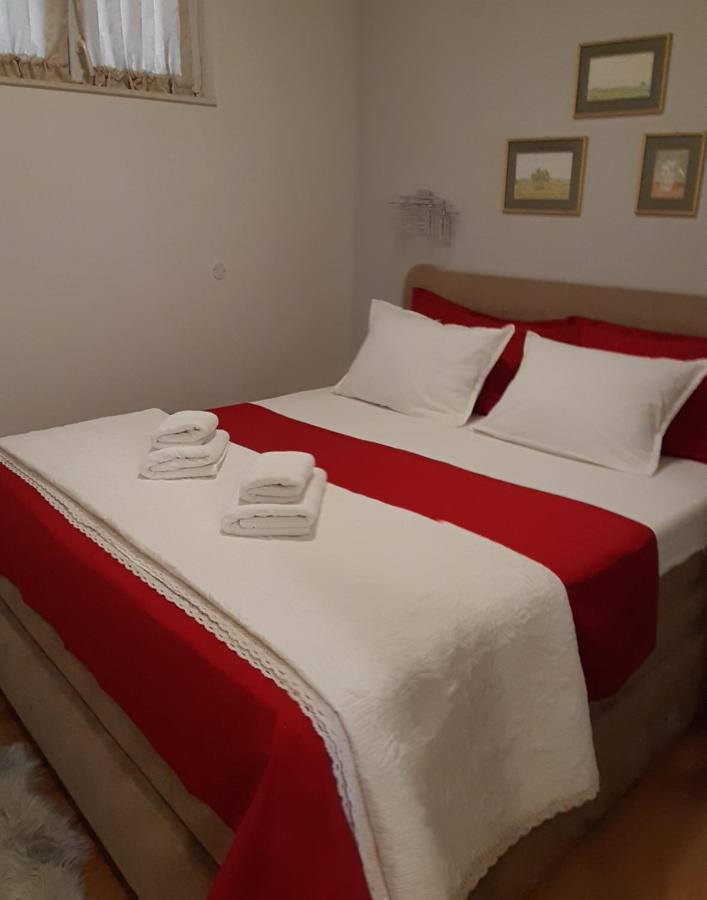 Long Apartment Makarska Bagian luar foto
